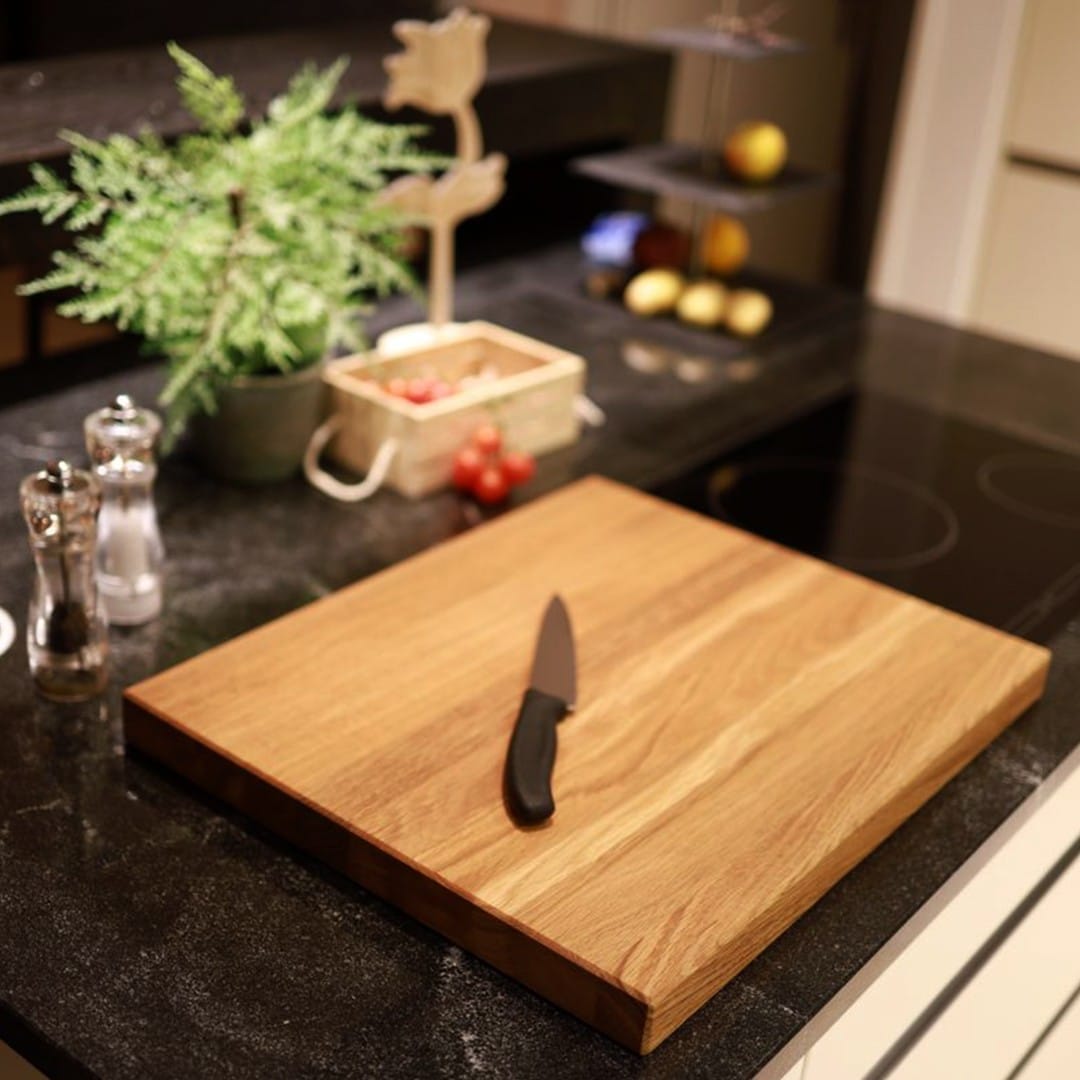 Solid Oak Cutting Board detail view
