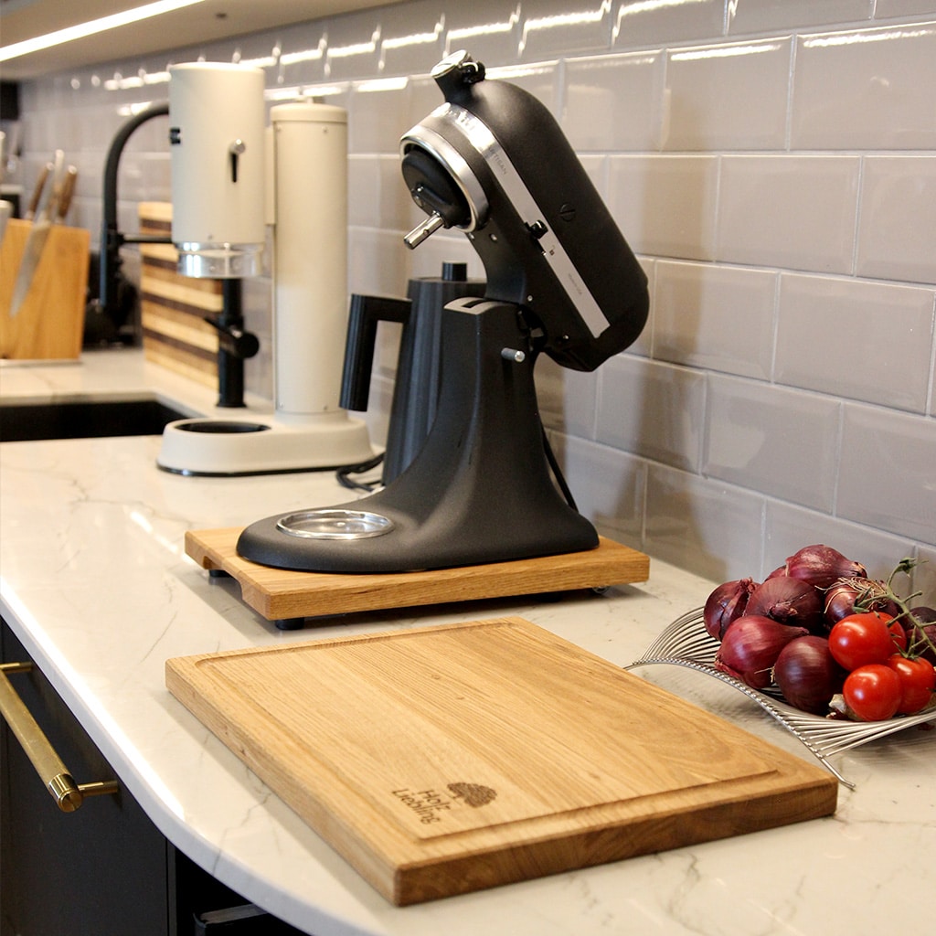 Solid Oak Cutting Board detail view